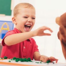 تفاوت های اختلال اوتیسم با اختلال تاخیر گفتار و زبان